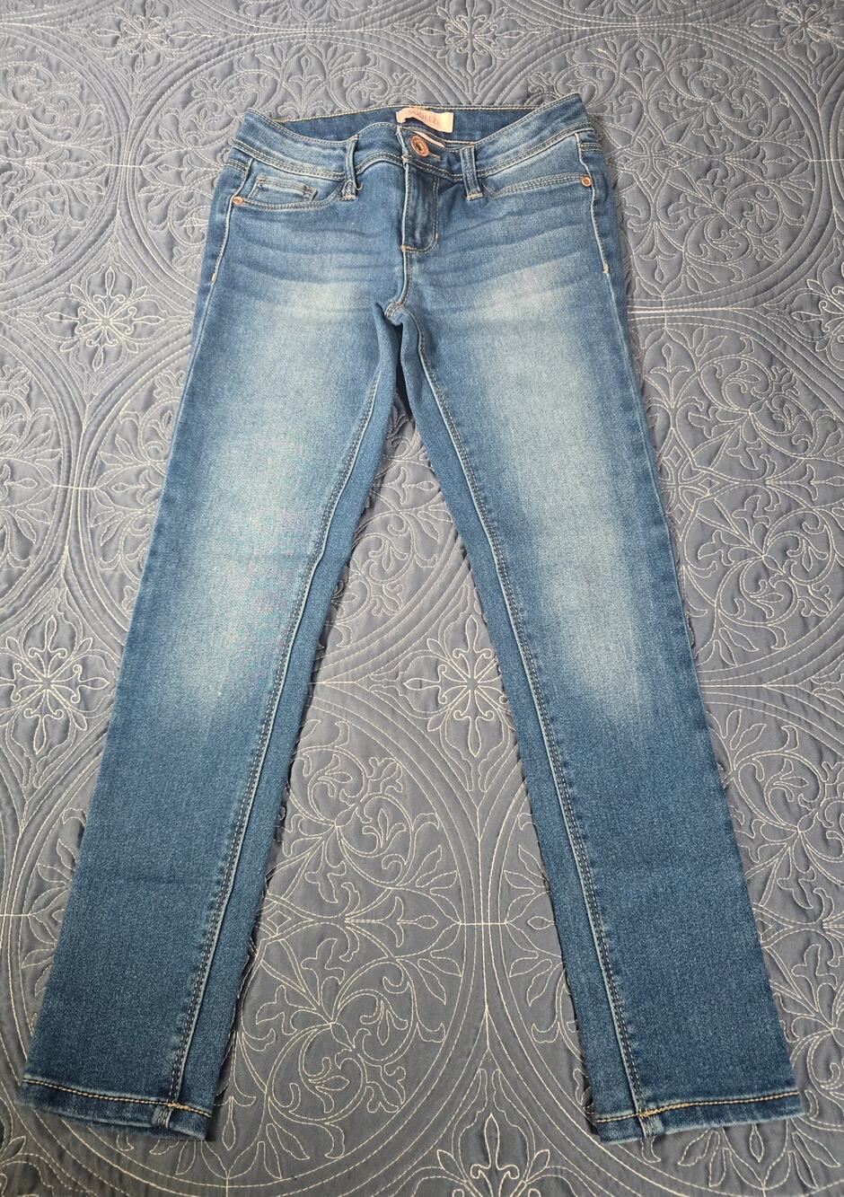 Girls Light Wash Denim Jeans Size 7 Straight Leg Classic Everyday Kids